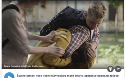 Špatné usínání nebo noční můry mohou značit šikanu, říká psychoterapeutka